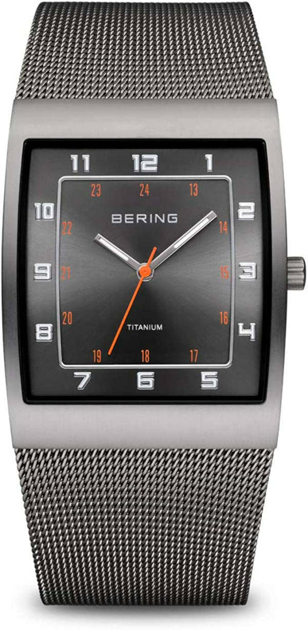 BERING Herren Analog Quarz Titanium Collection Armbanduhr 11233-077